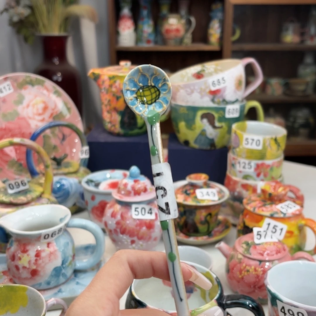 瓷片哆**喵bvvbvbbbbhjhjm