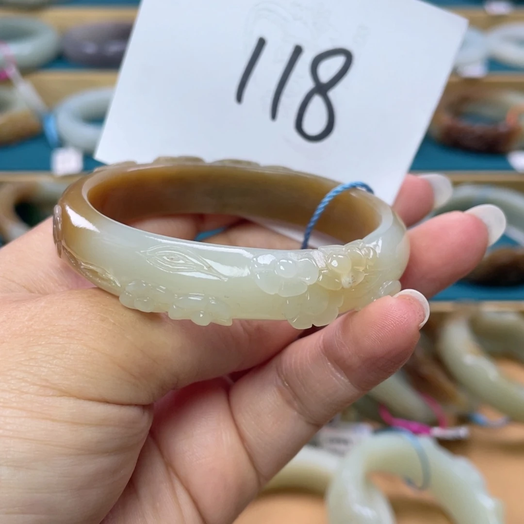 未镶嵌手镯（贵妃镯）和田玉圈口56