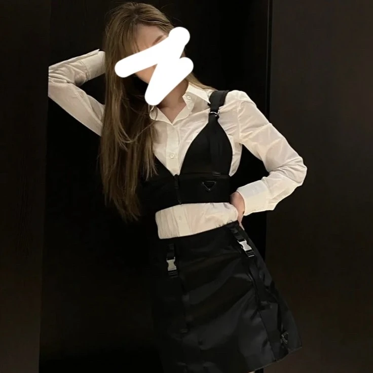 未使用 Prada/普拉达 001996 高腰尼龙华达呢A字短裙 40S码