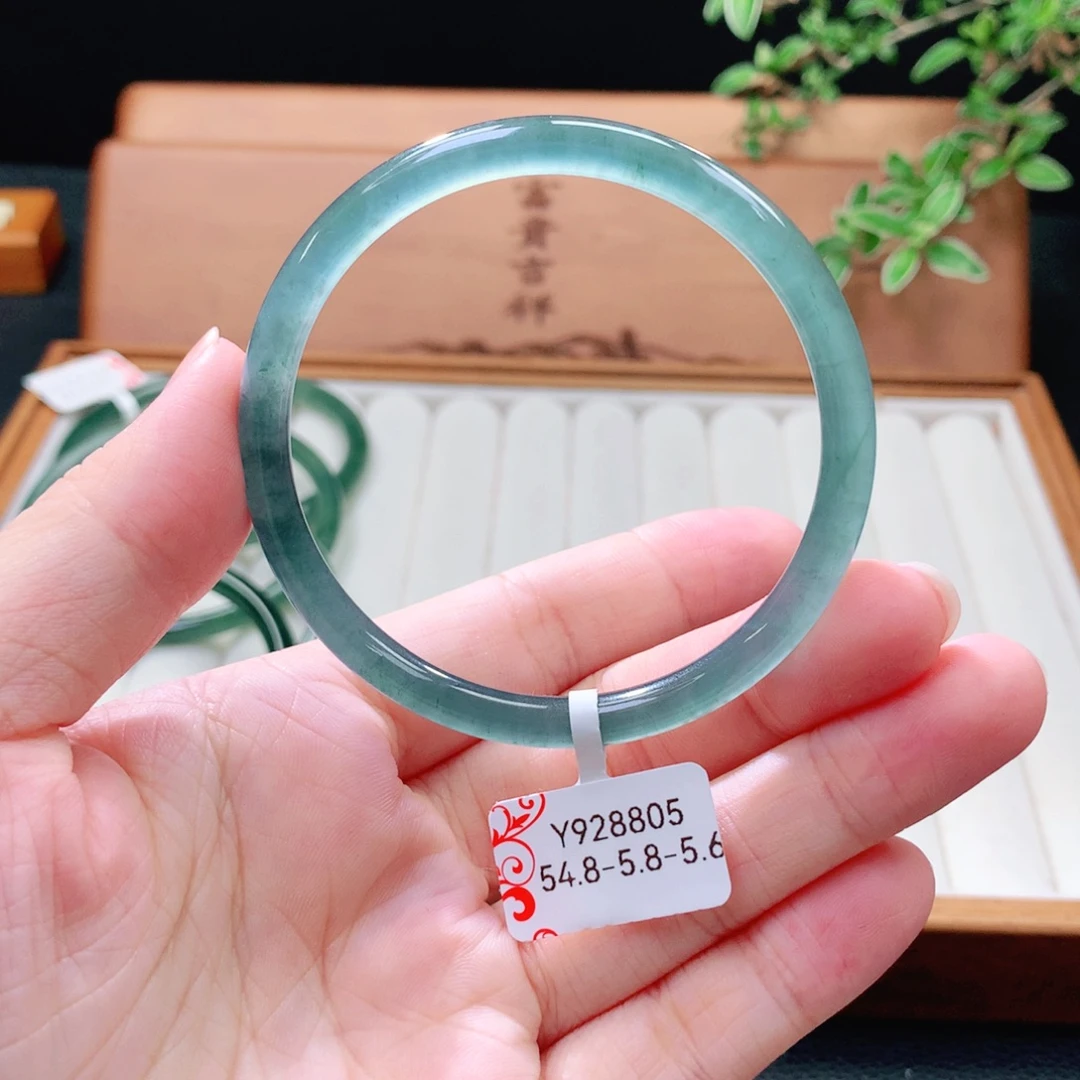 翡翠未镶嵌手镯（圆镯）