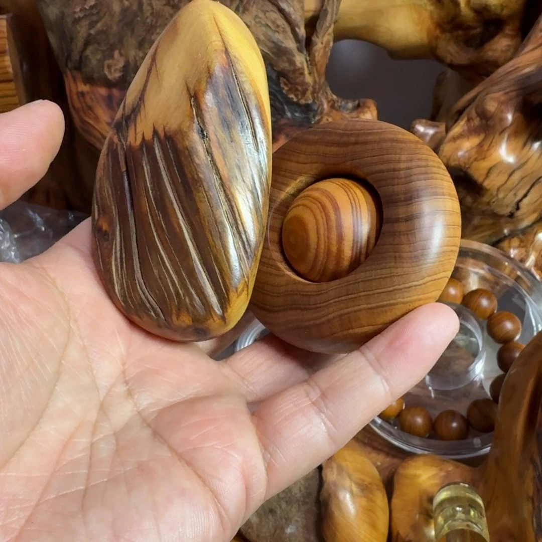 柏木G****k太行崖柏2个把件