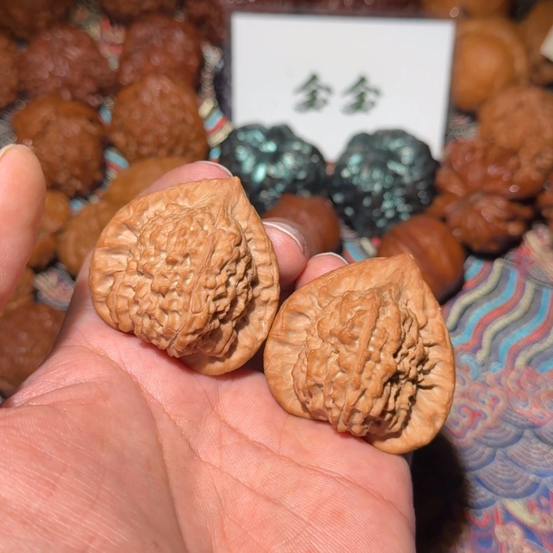 嚯***r把件文玩核桃1975朱雀，尺寸41 35 41