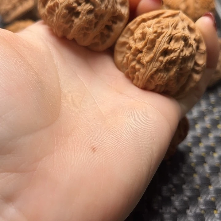 L*G文玩核桃把件40三角白