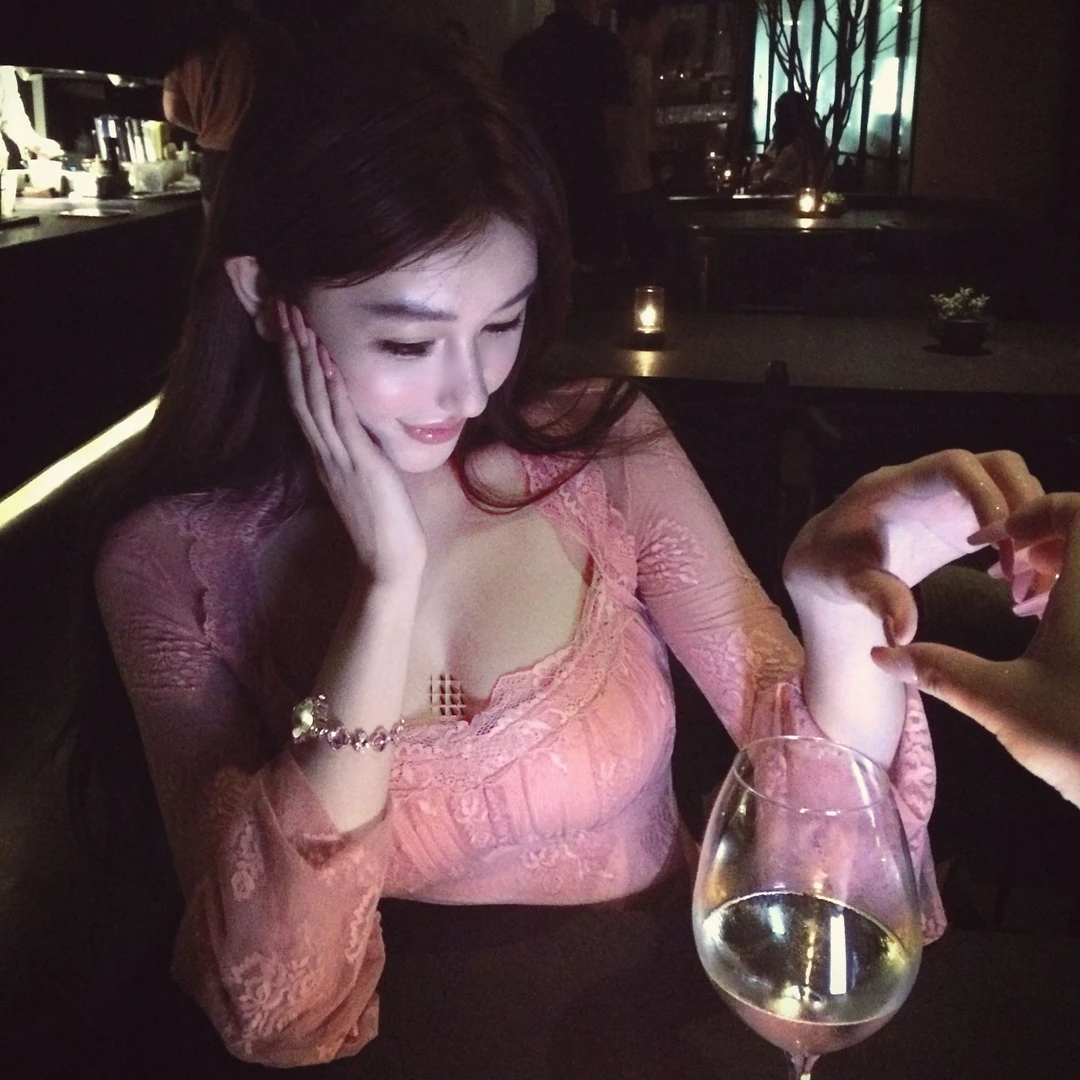 WW定制「窈窕有致」蕾丝性感法式网红轻奢显瘦收腰小众设计感连衣裙