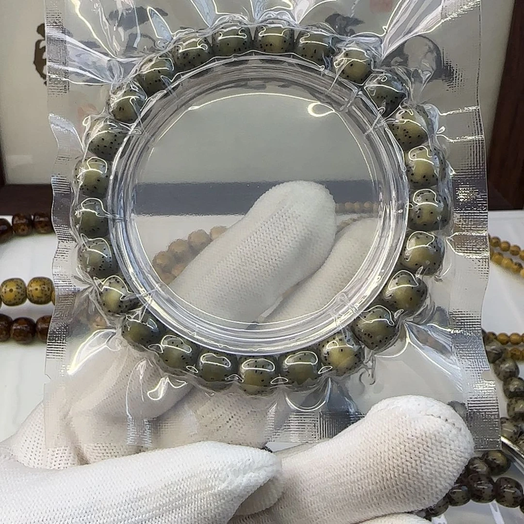 星月菩提手串卡9.5满绿侧留白小细星