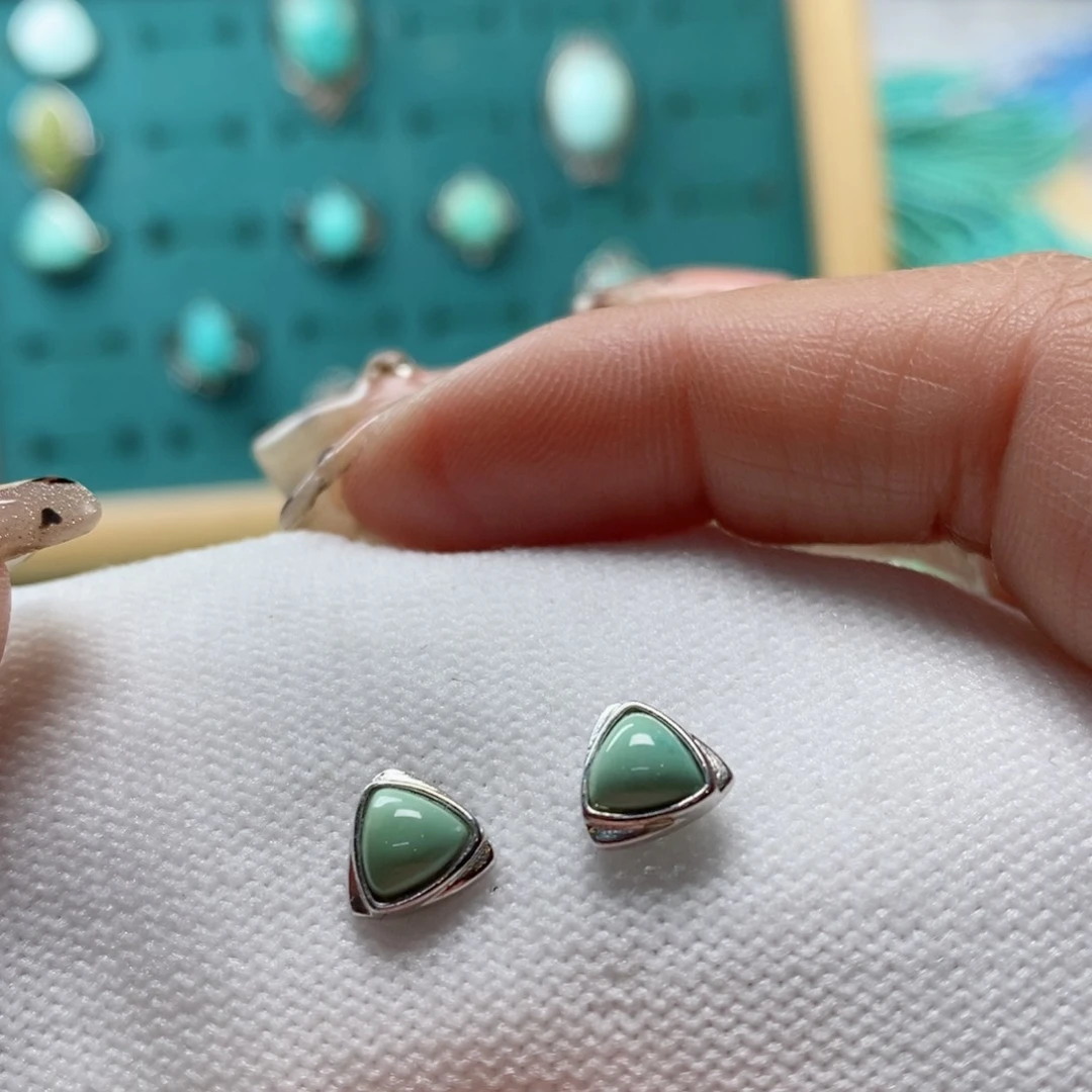 绿松石颈饰未镶嵌