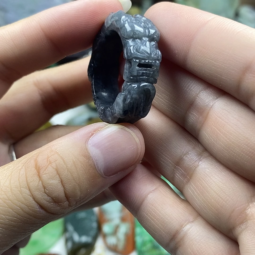 颈饰未镶嵌翡翠龙戒