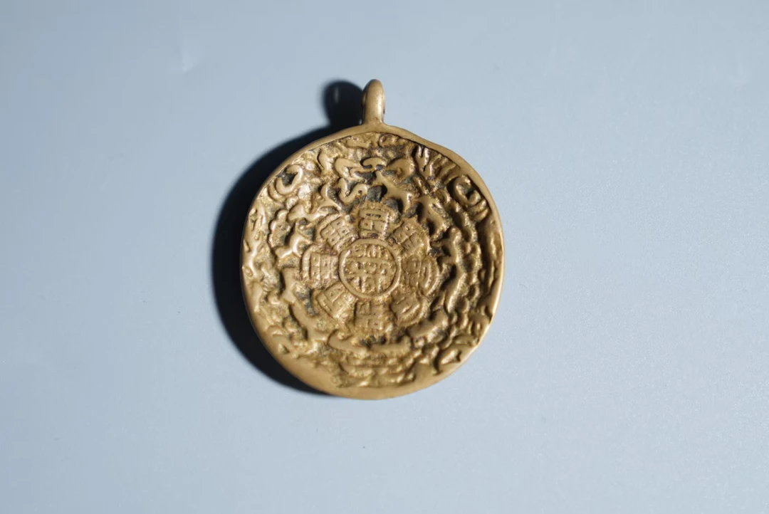 无品牌【藏传】[復時] 黄利玛铜豪气熊九宫牌