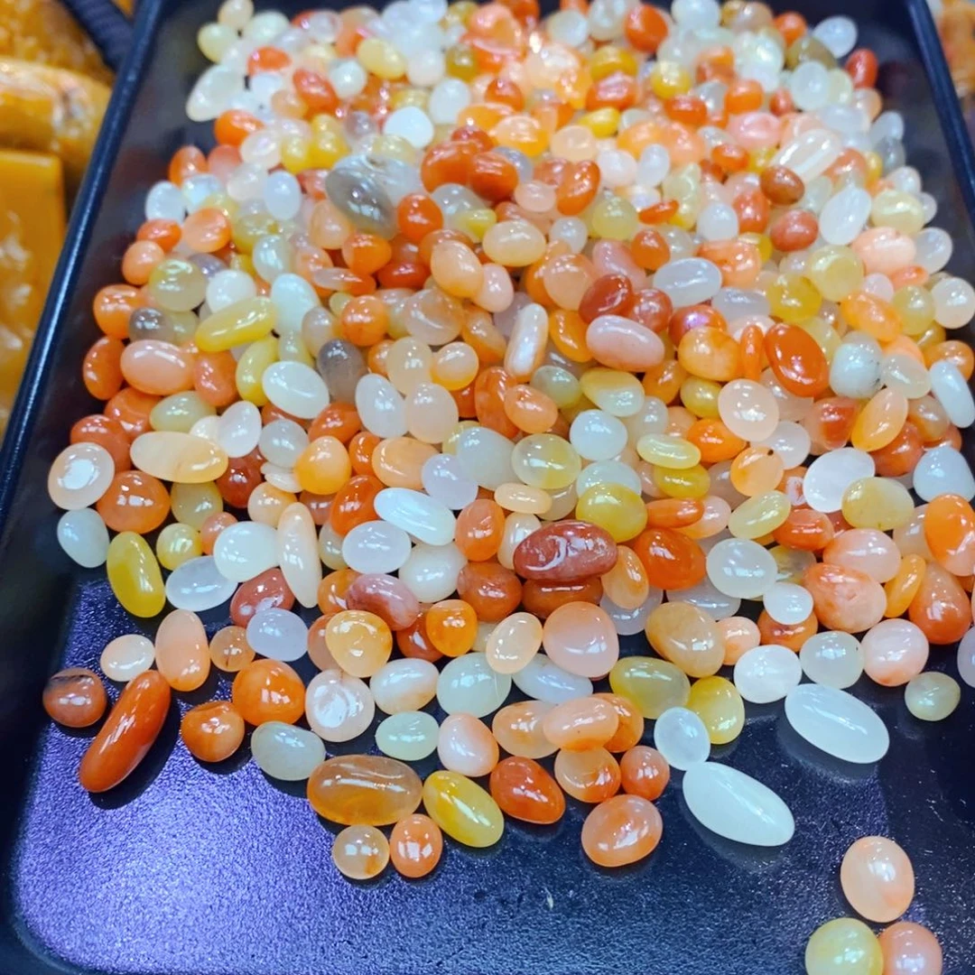 未镶嵌石英质玉（黄龙玉）颈饰