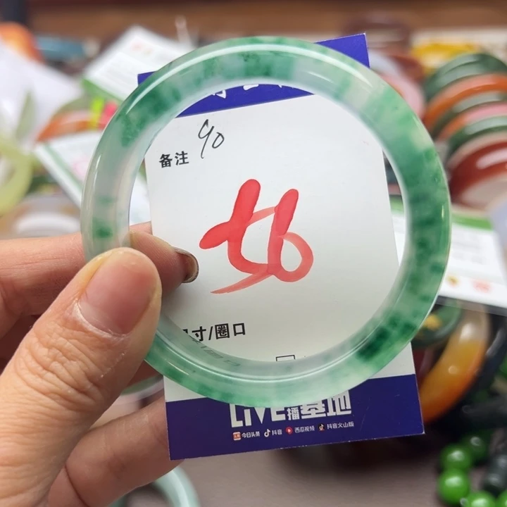 石英岩玉未镶嵌颈饰