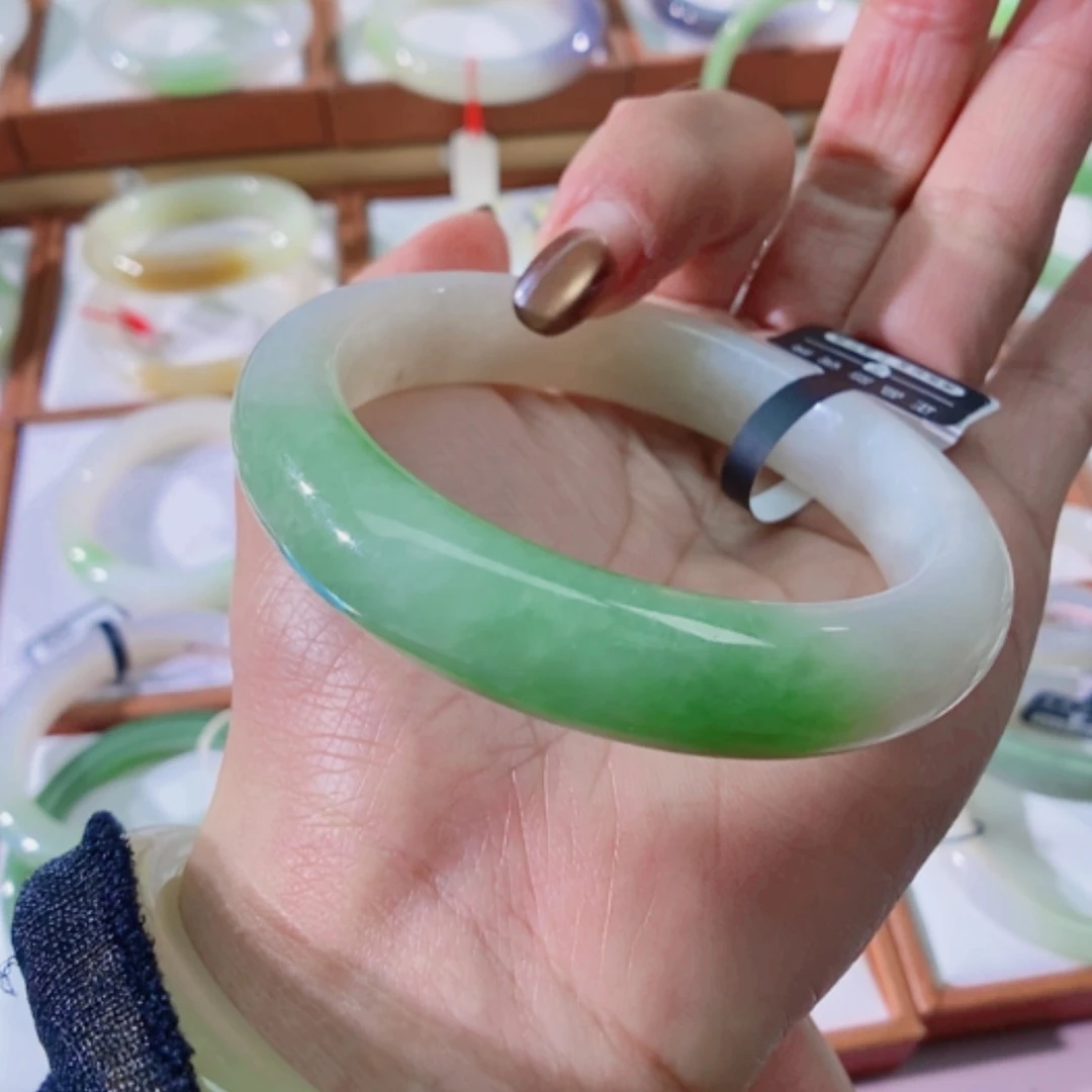 【闪购商品】未镶嵌手镯和田玉（翠青玉）太****洋