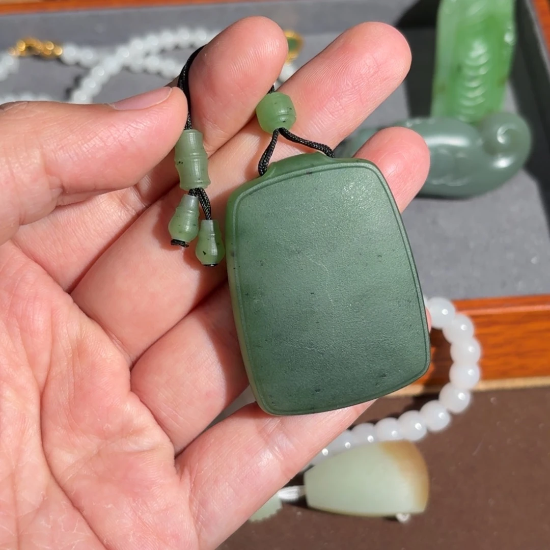 和田玉挂件未镶嵌?