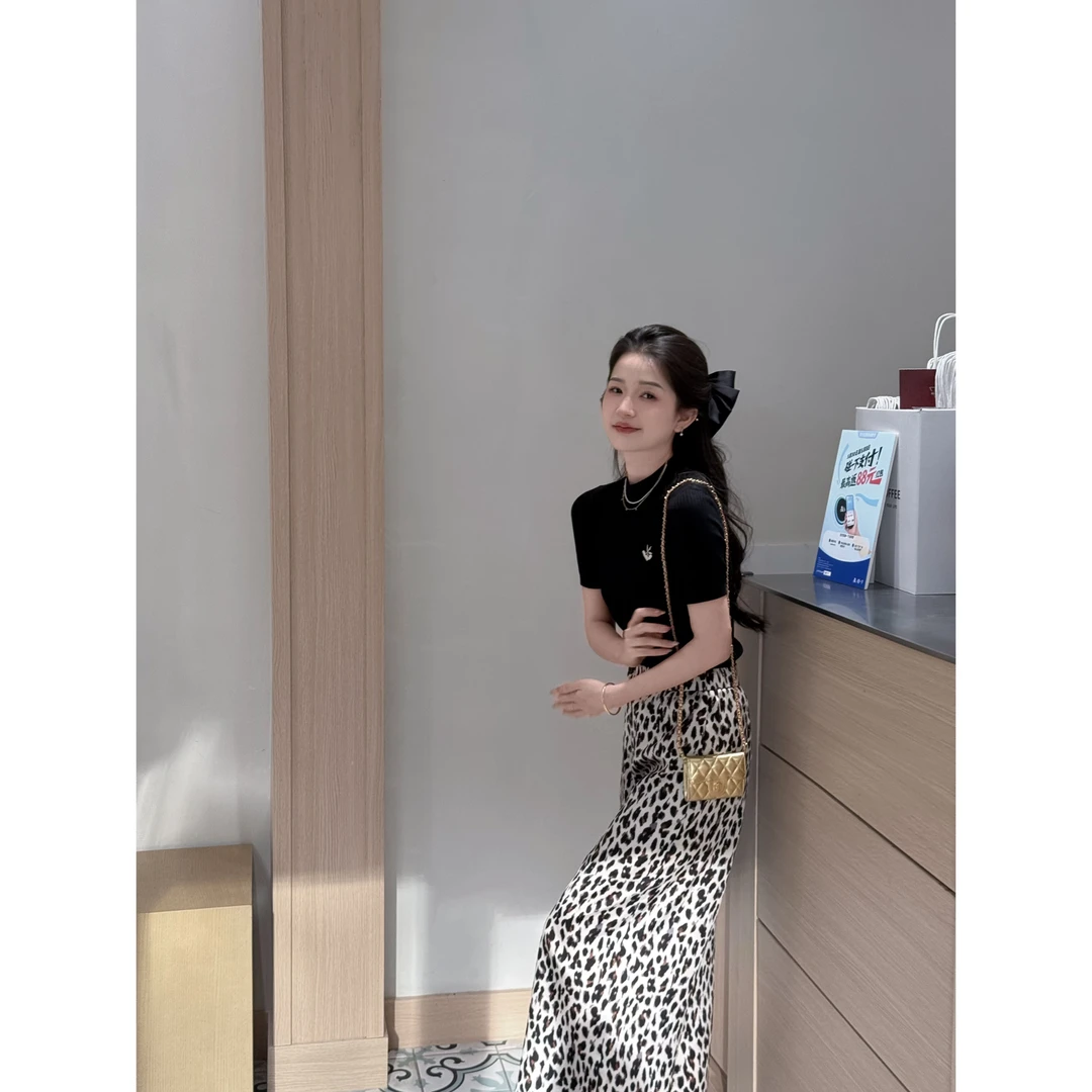 GIRDEAR/哥弟夏季新款冰感抗皱奶油豹纹直筒休闲裤110045-2A84873