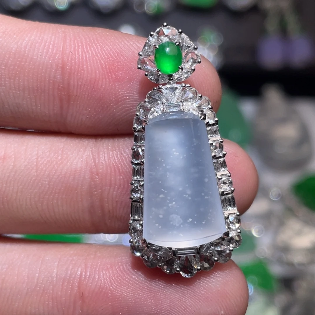 翡翠18K金镶嵌颈饰