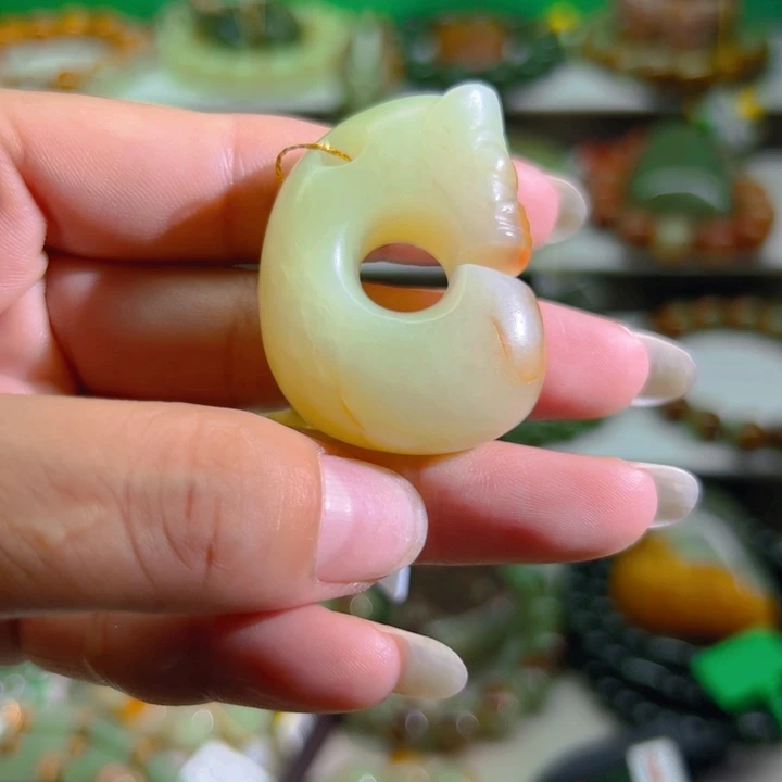未镶嵌透闪石质玉把件