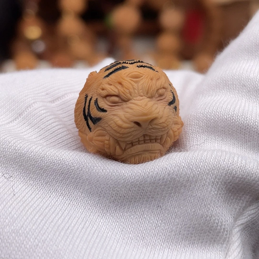 藏***品猴头核桃吊坠满工山君