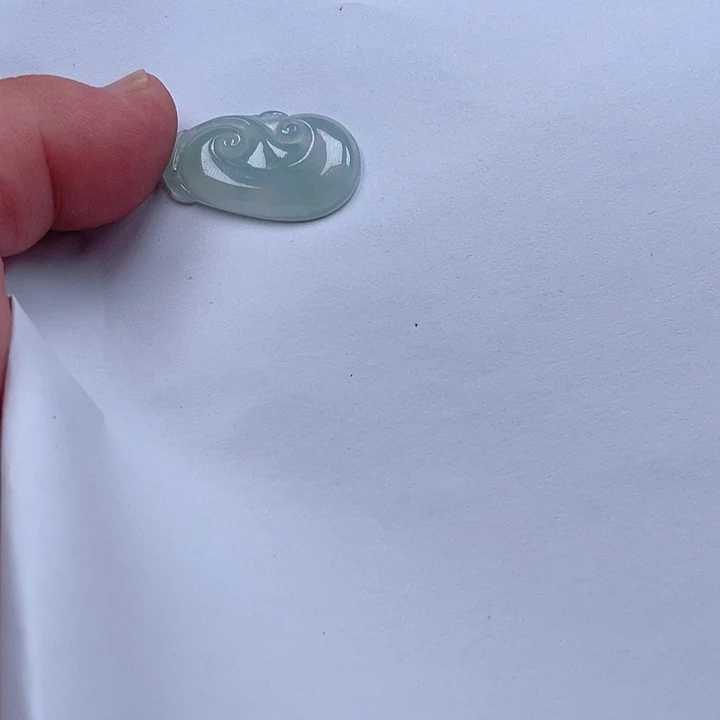 。***，吊坠(赠链)未镶嵌翡翠