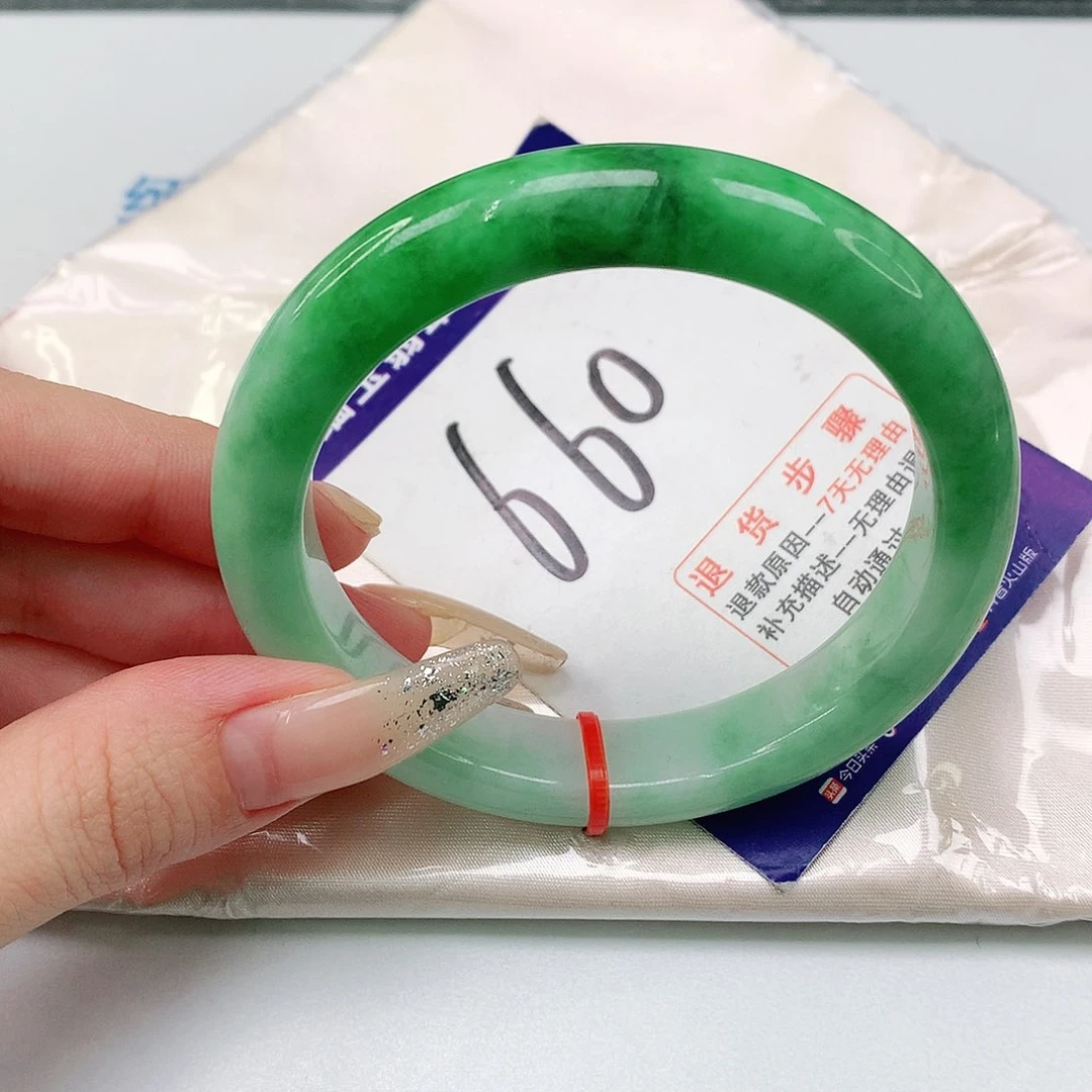 未镶嵌手镯翡翠?*?翡翠手镯