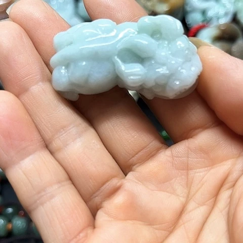 翡翠未镶嵌颈饰挂件