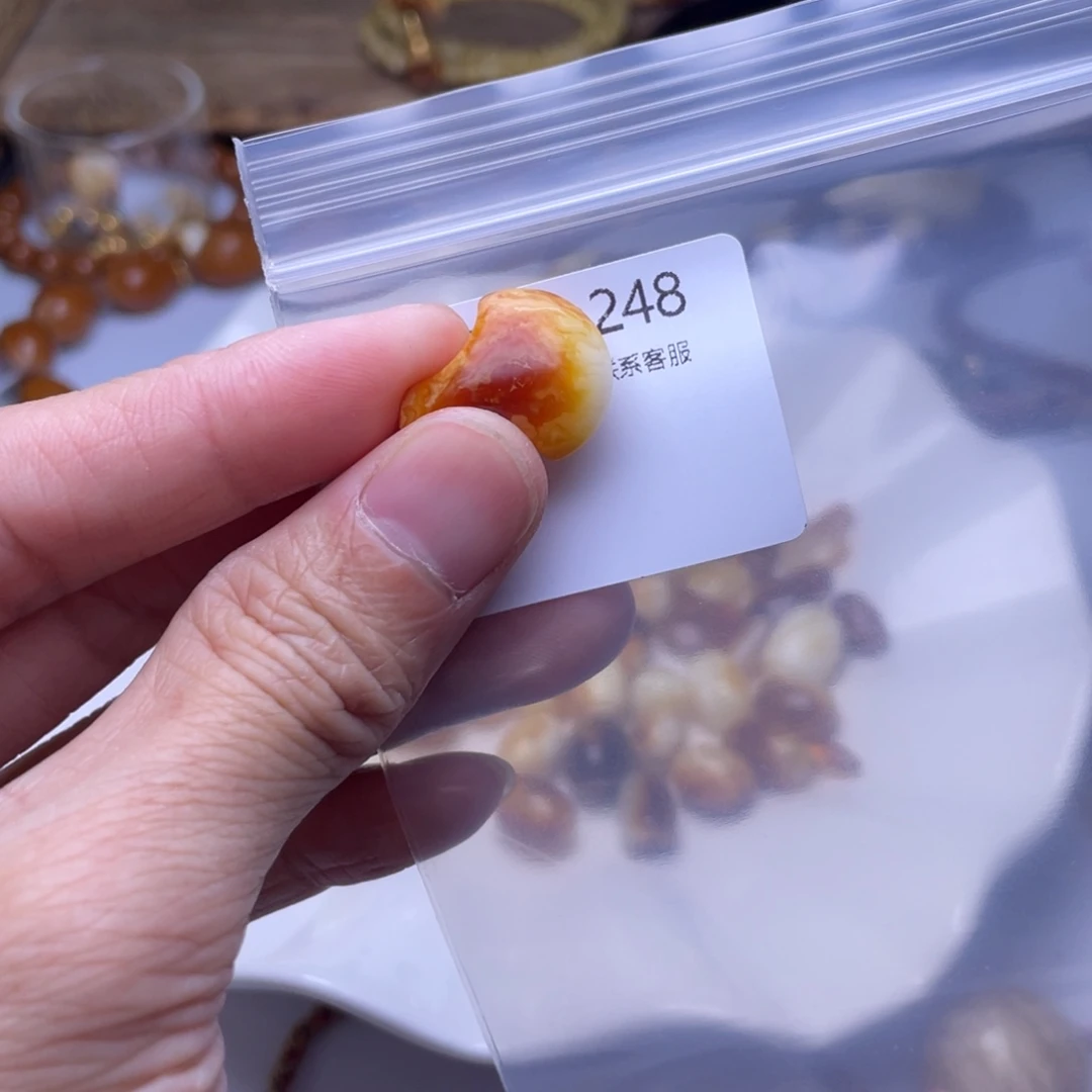琥珀未镶嵌裸石琥珀