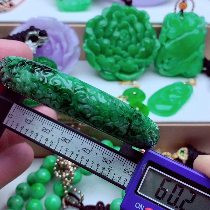 翡翠未镶嵌手镯．．．．．