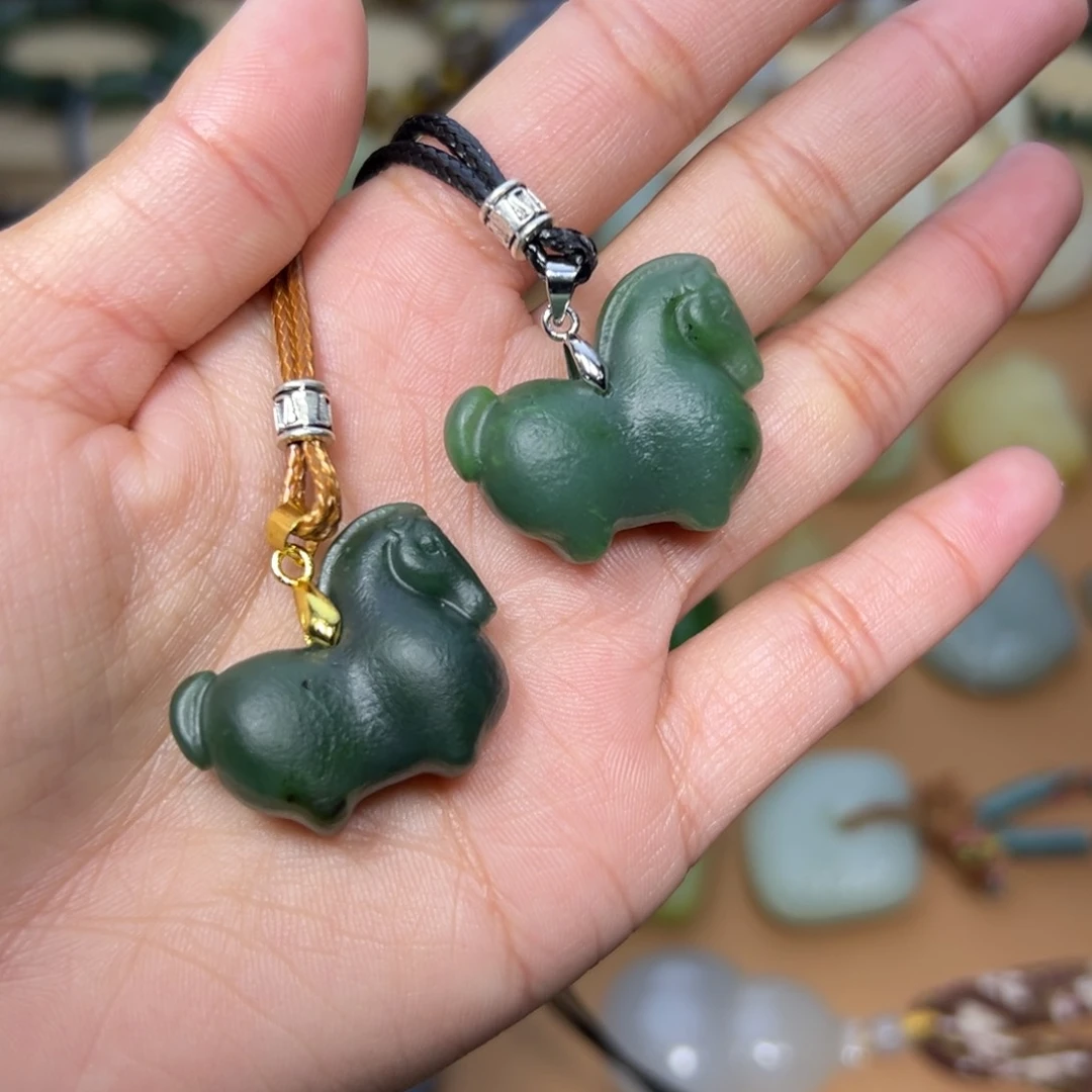 颈饰未镶嵌和田玉二选一