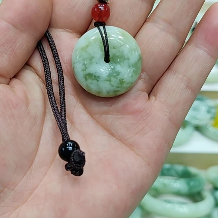 透闪石-蛇纹石玉颈饰未镶嵌黄****儿