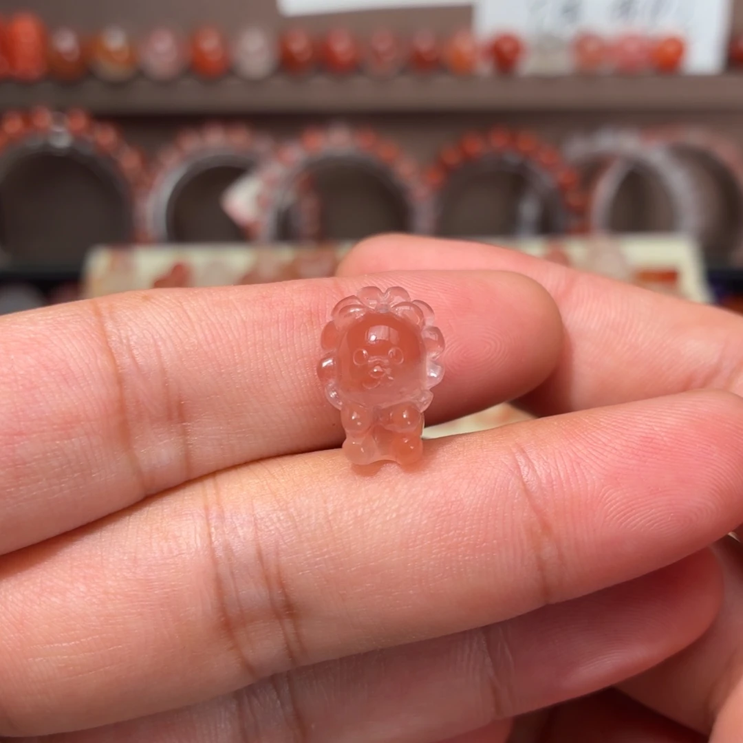 南红玛瑙未镶嵌川料小狮子