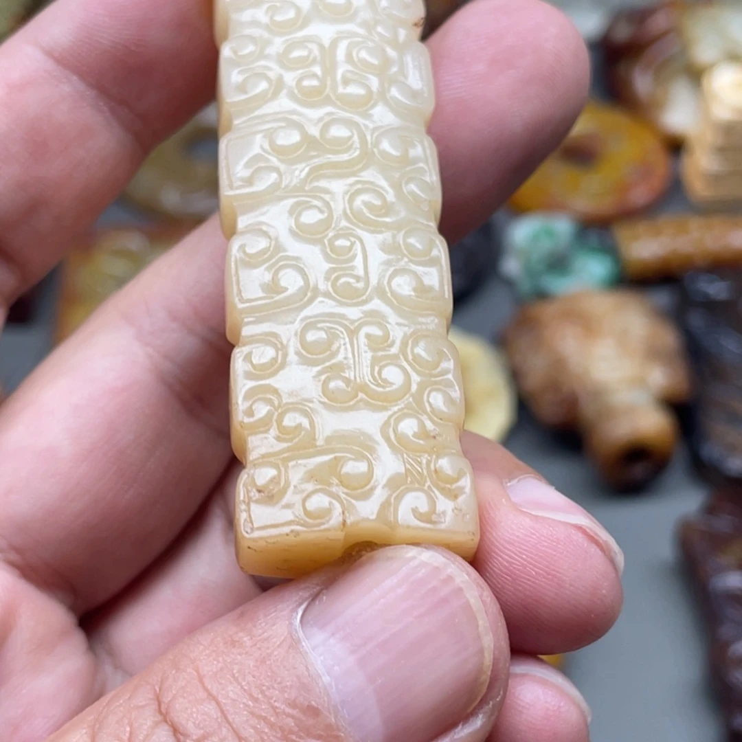 〈***〉和田玉未镶嵌颈饰