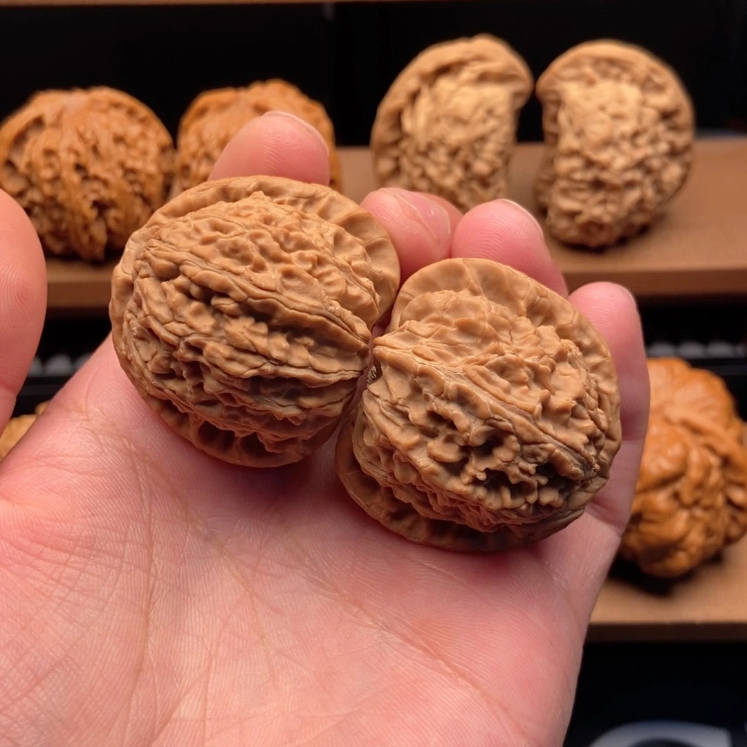 文玩核桃把件三角白(40尺寸原生态)