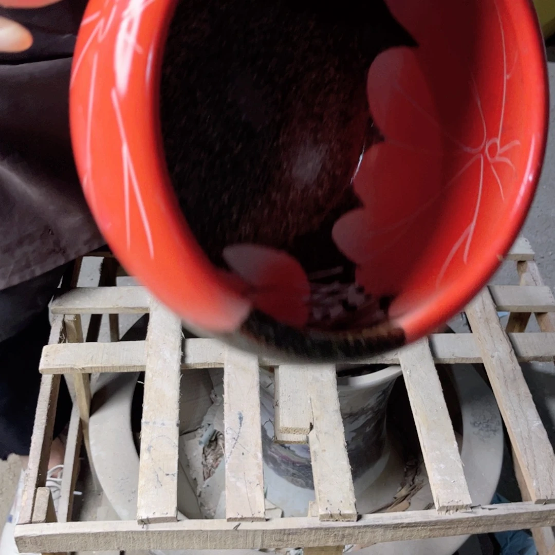 瓷片雕刻红荷23.888888888888