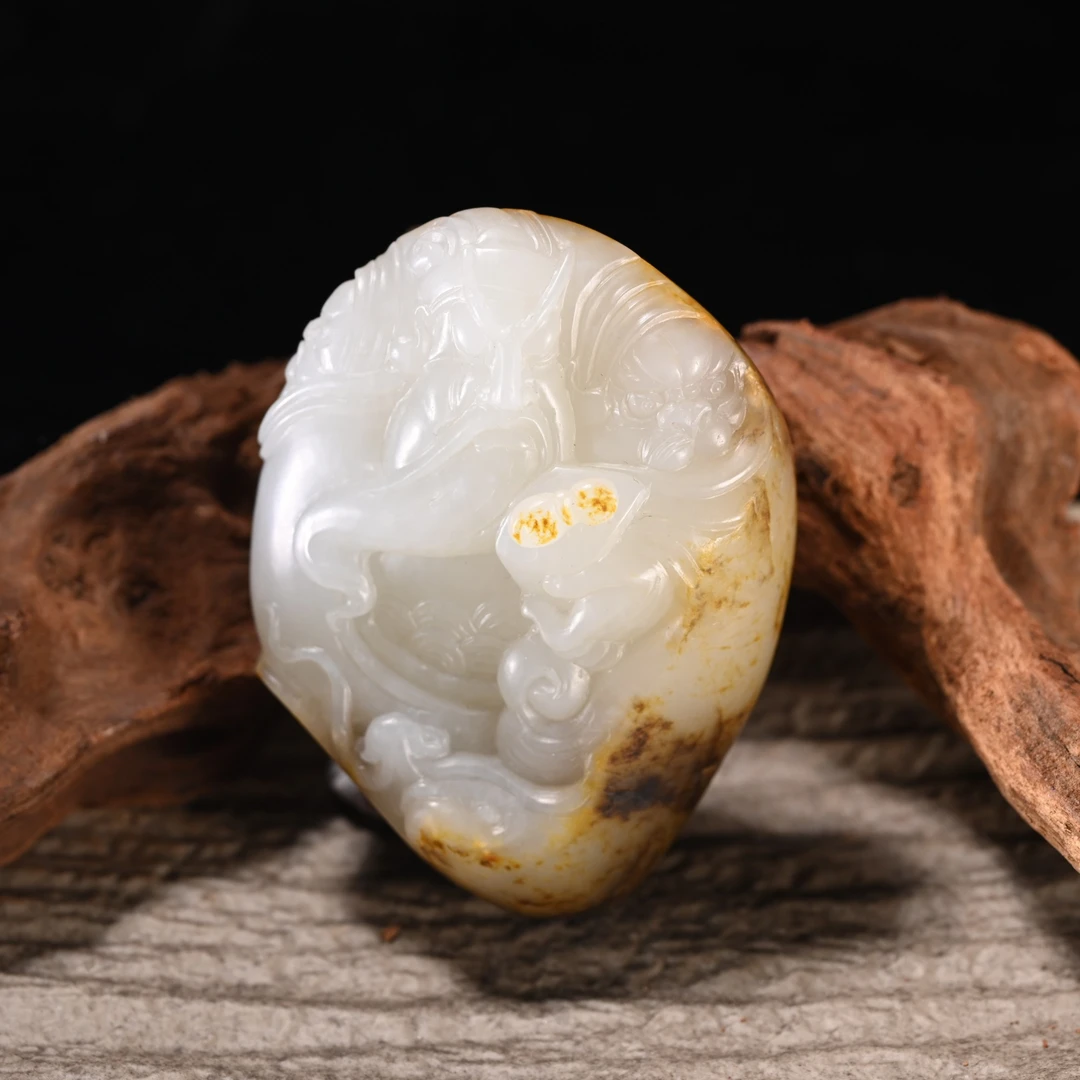 LOT8836 2510180332和田玉关公挂坠【籽】/保利