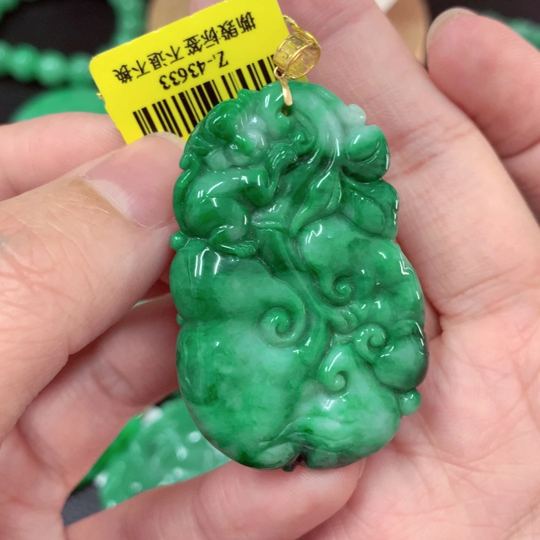 颈饰18K金镶嵌翡翠