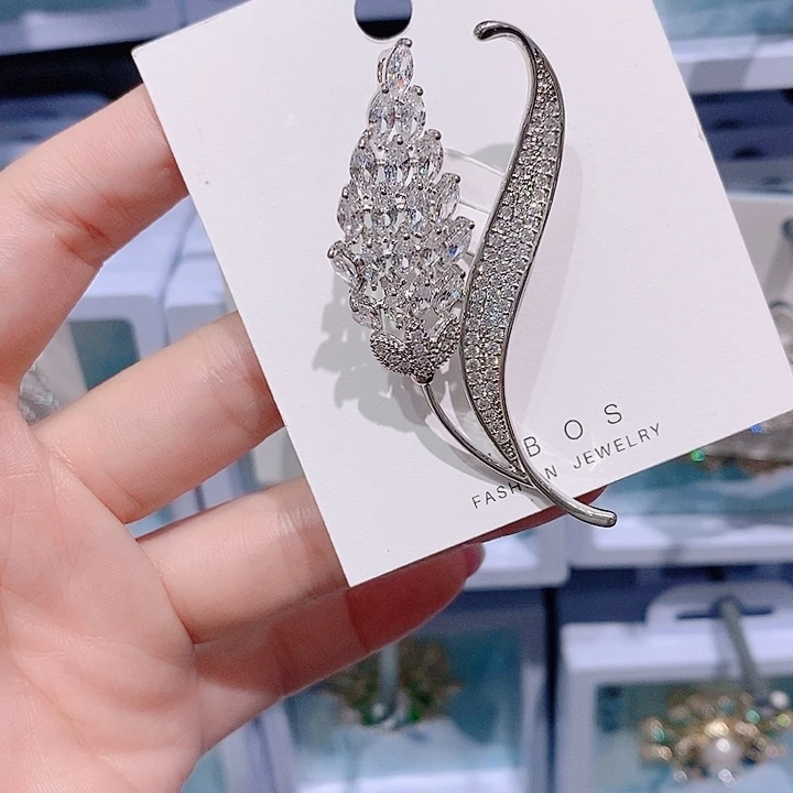 锆石铜合金一叶知秋胸针