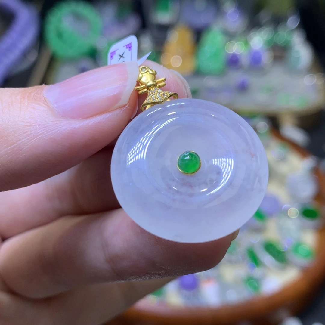 颈饰18K金镶嵌翡翠