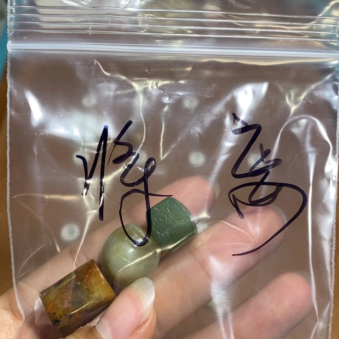 蛇纹石玉颈饰未镶嵌将*离