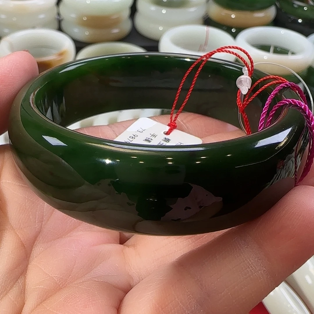 和田玉（碧玉）未镶嵌手镯