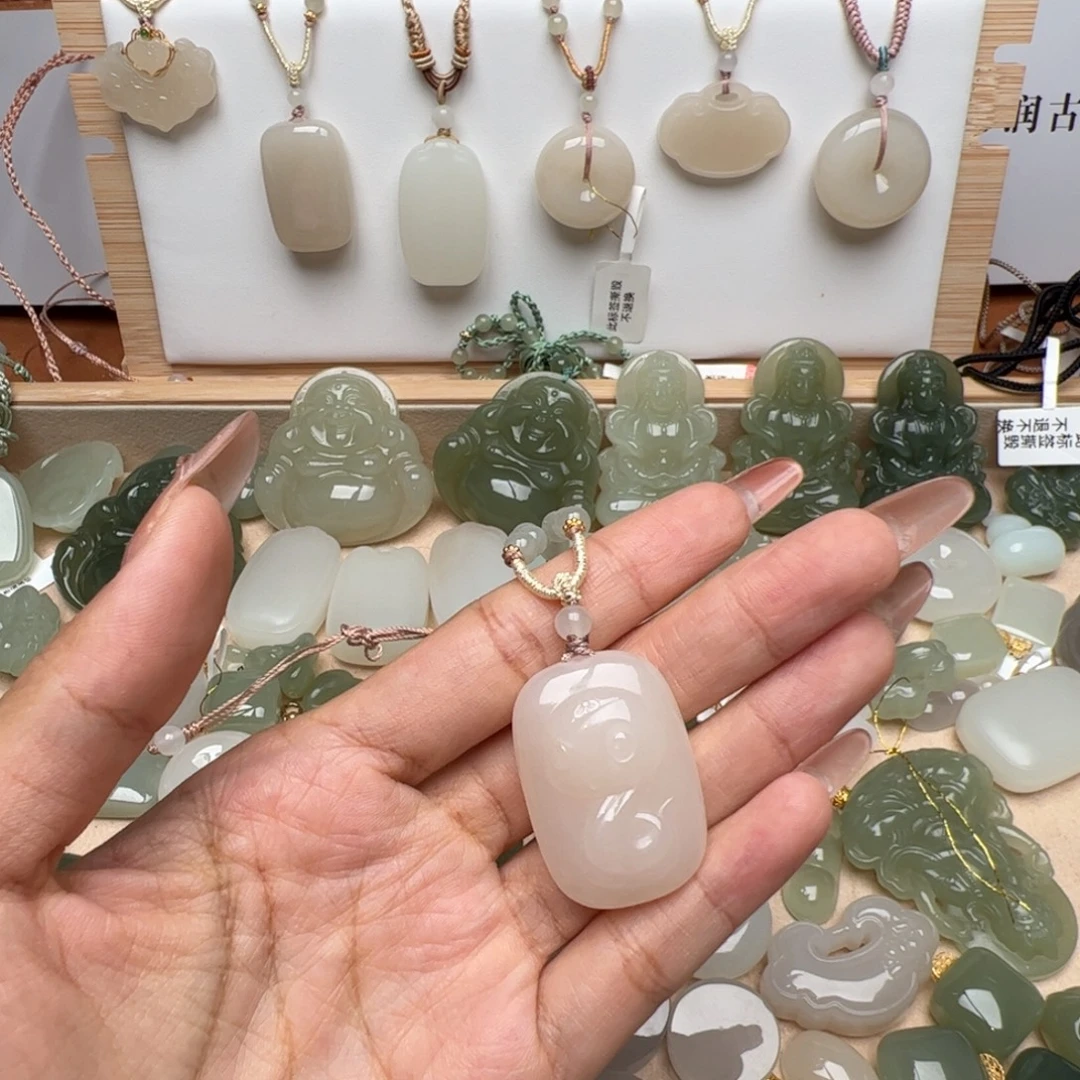 和田玉未镶嵌颈饰