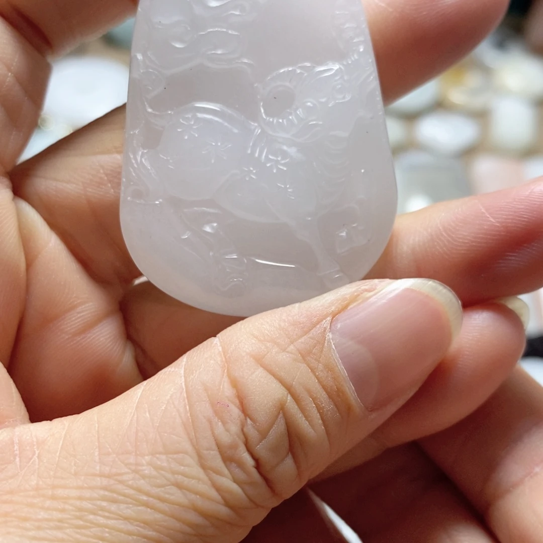 石英质玉未镶嵌颈饰