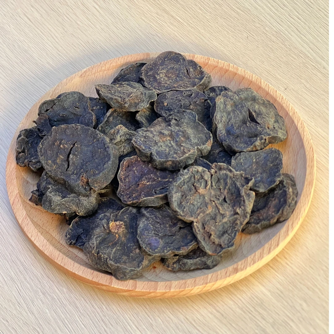 何首乌搭熟地黄黑豆等煮水煲汤