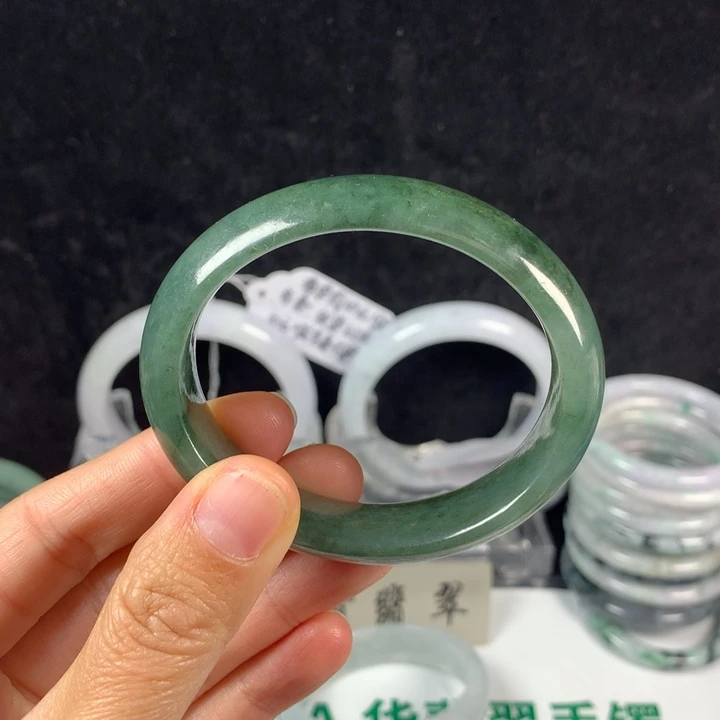 翡翠未镶嵌手镯19号。 53.7圈贵妃正圈51+