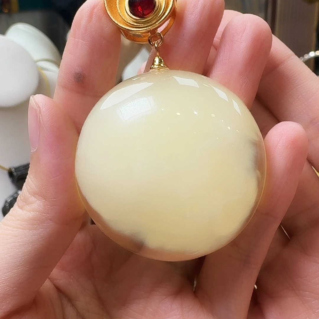 琥珀未镶嵌颈饰吊坠