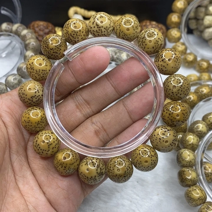 星月菩提手串为***盐14圆鸡油黄