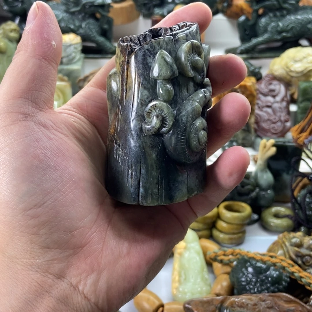岫岩河磨玉（透闪石质玉）未镶嵌把件