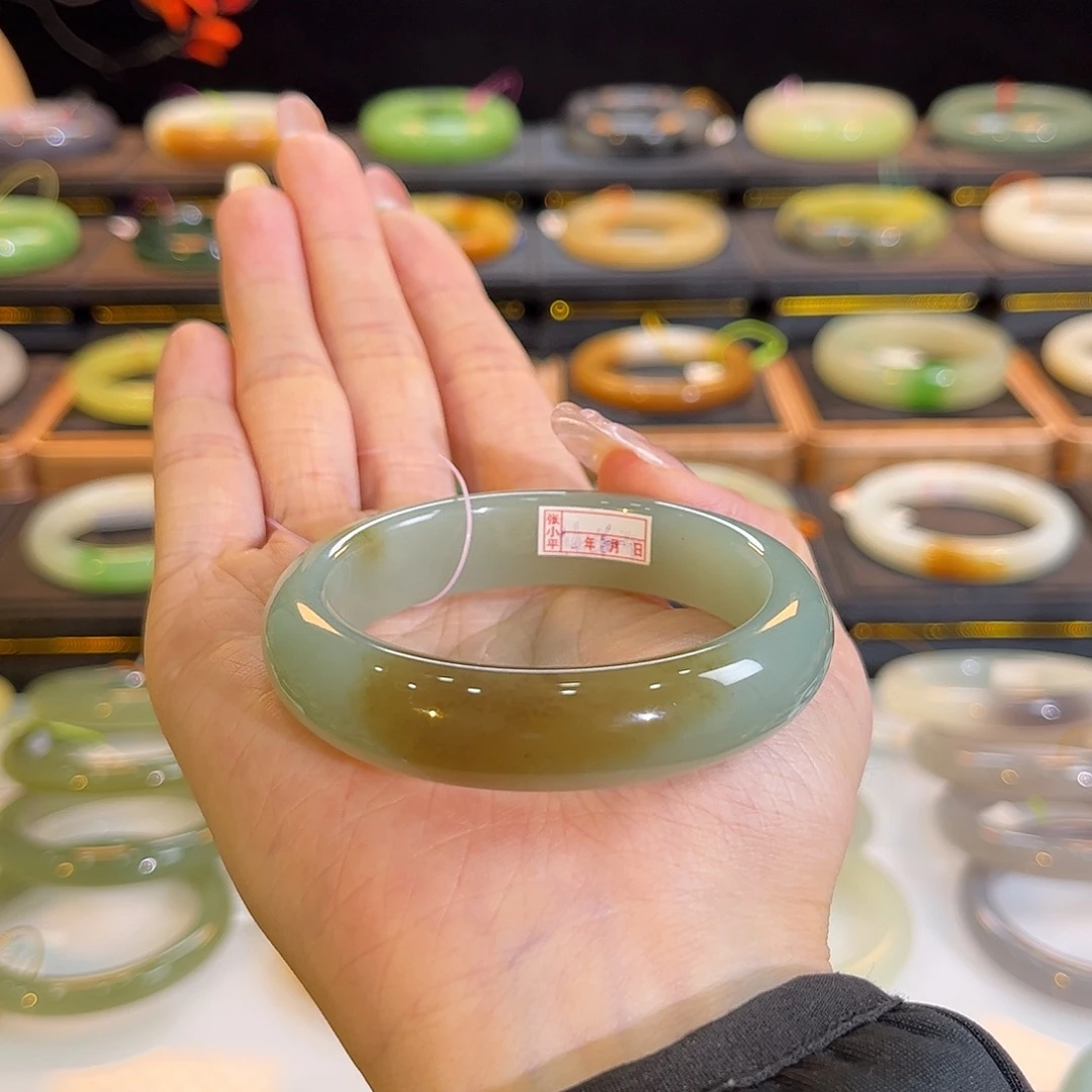 和田玉未镶嵌手镯蓝糖