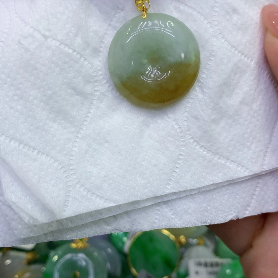 颈饰18K金镶嵌翡翠