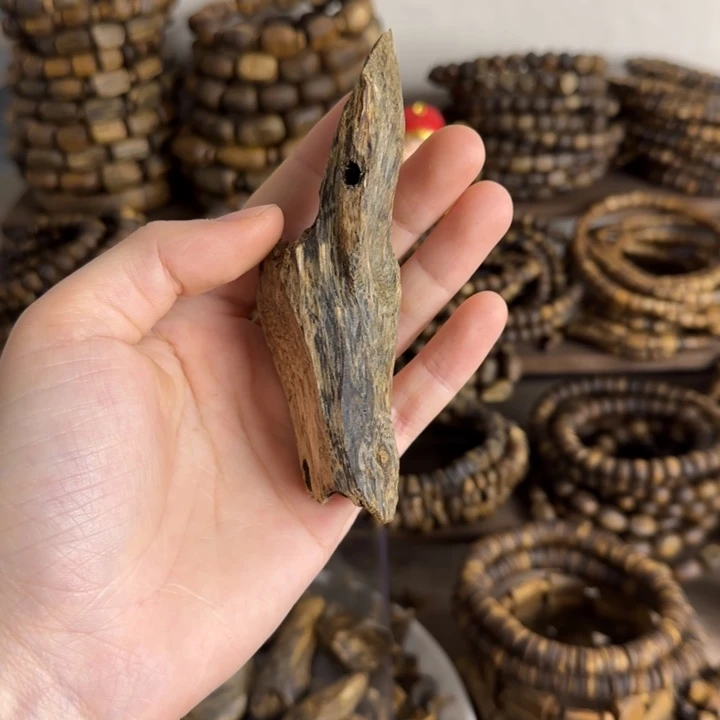 珠串奇楠沉香满油天然虫漏摆件上炉19.72克