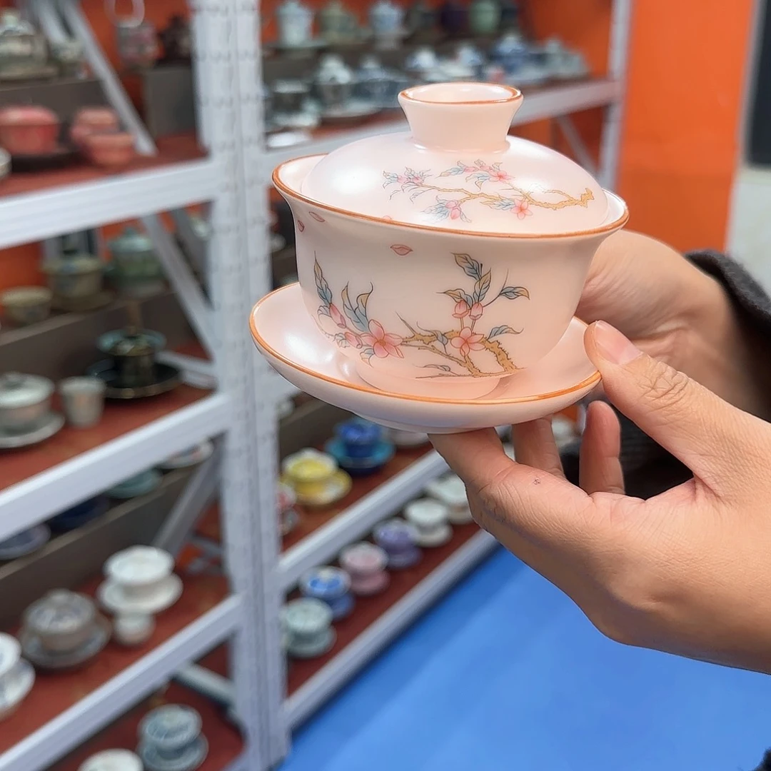 他在这里我很担心她知道