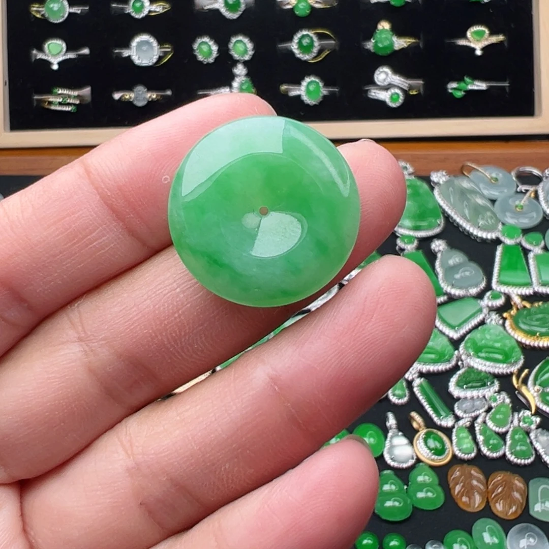 翡翠未镶嵌颈饰扣