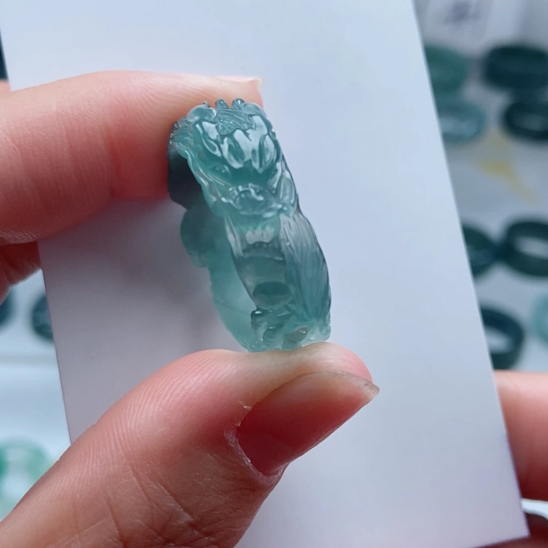 翡翠戒指未镶嵌翡翠